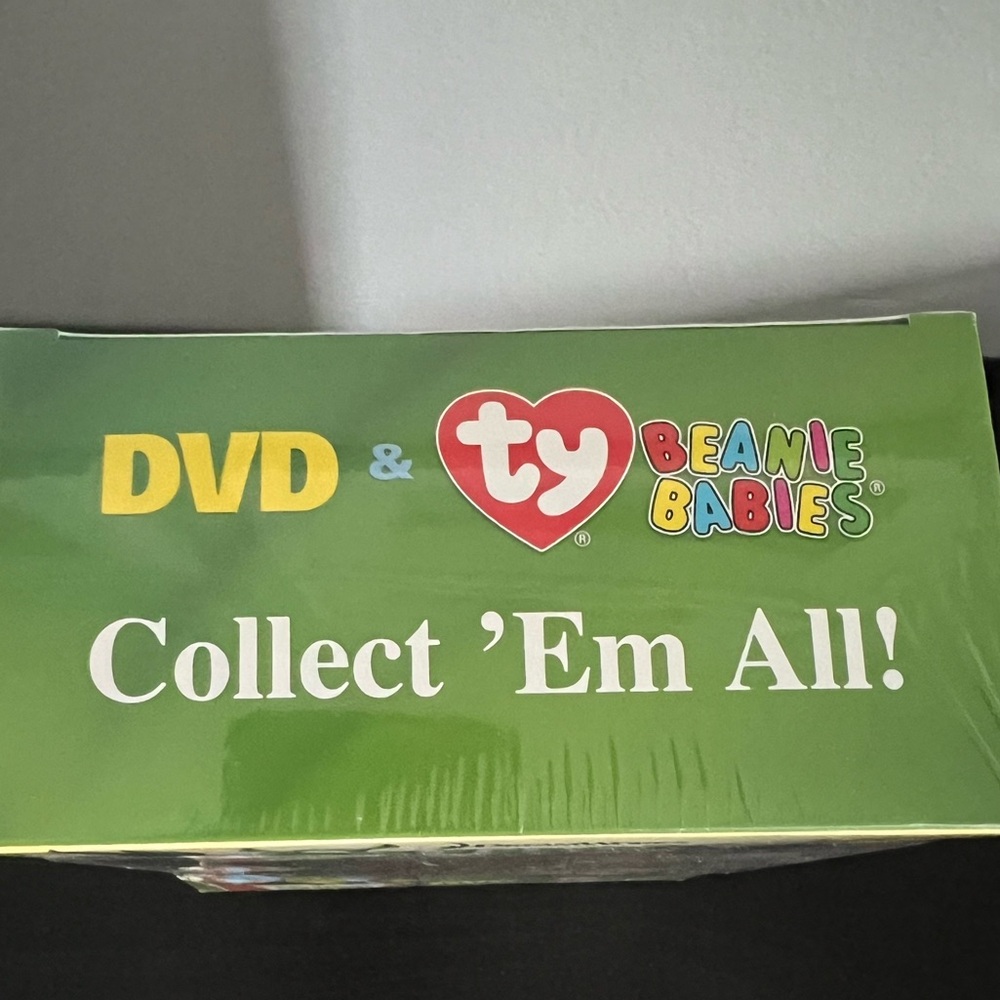 TY Beanie Baby MWMT with Dreamworks Shrek Forever After DVD - Picture 2 of 5